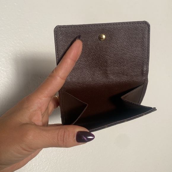 LOUIS VUITTON Mini Lin Denim
Compact Wallet - Picture 10 of 11